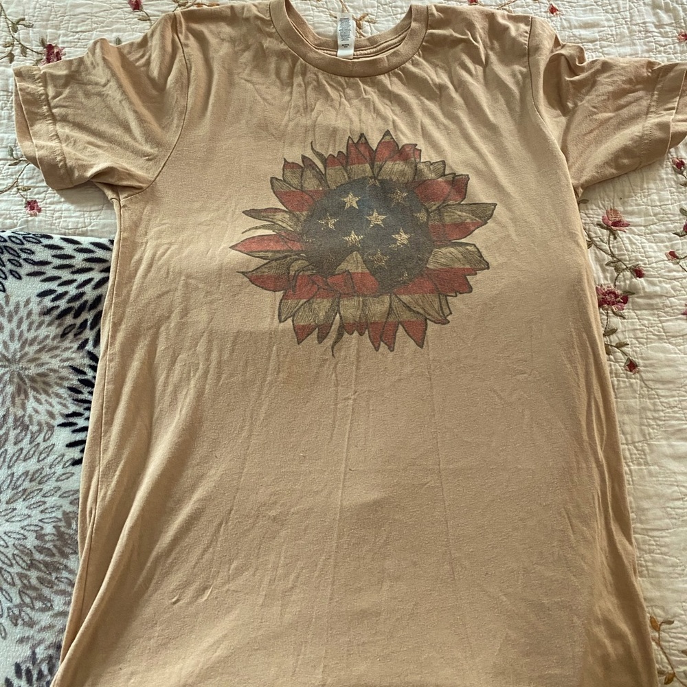 Woman’s American sunflower Tee